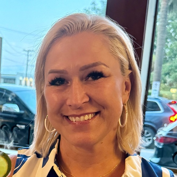 Meet your Posher, Heather - Picture 2 of 2